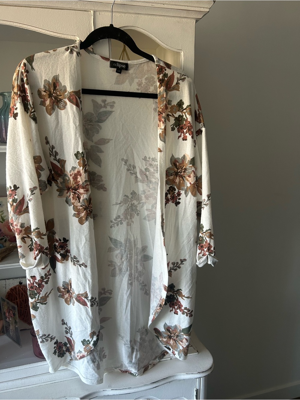 Eclipse Womens Cream Floral cardigan